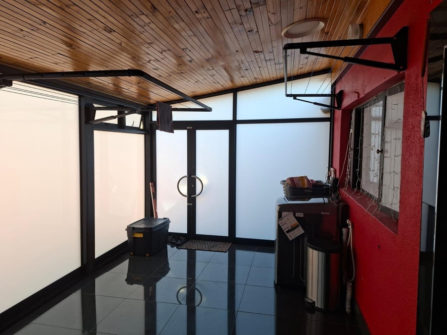 5 Bedroom Property for Sale in Protea Heights Western Cape